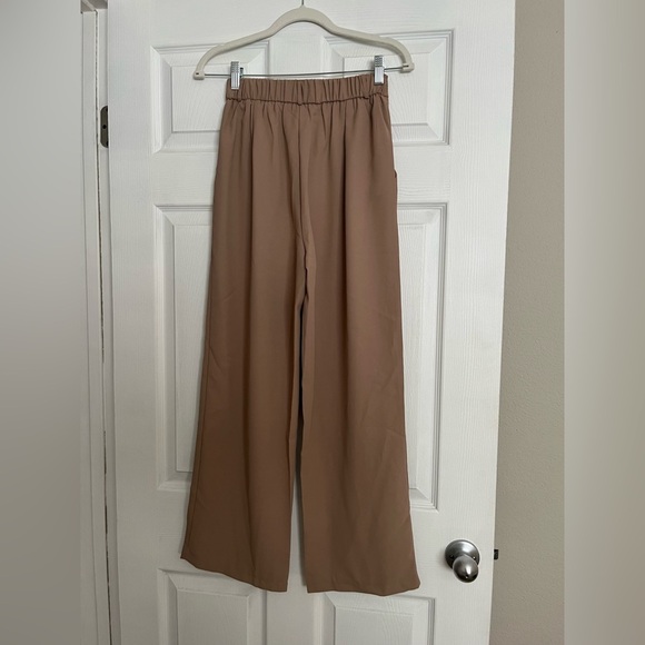 Women's Tan Pants pleated tailored - Picture 3 of 5